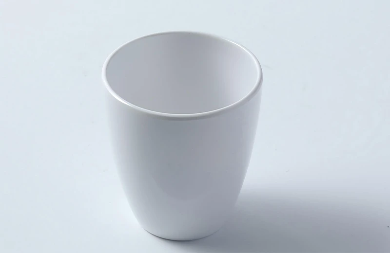 Tasse en m&eacute;lamine blanche